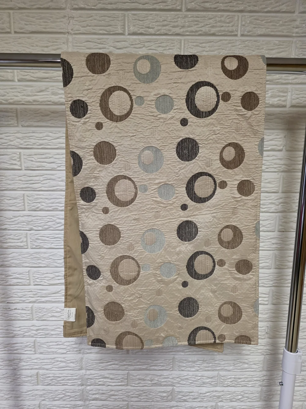 Beige Circle Pattern Decorative Table Runner